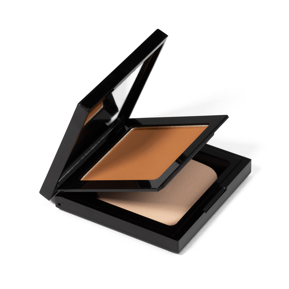 EpiLynx Hydrating Powder Foundation in a compact with a sponge, showcasing its matte finish and available shades.