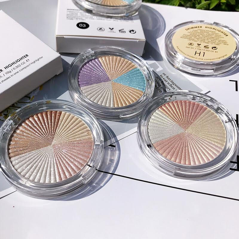 Illuminating Glow Eyeshadow and Highlighter Palette featuring three shades with ultra-fine pearls for a luminous glow, suitable for all skin tones.