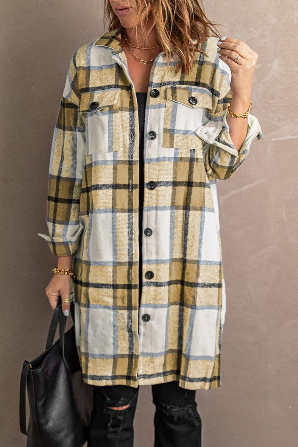 Khaki plaid coat with shirt collar and button closure, featuring two breast pockets and a relaxed fit.