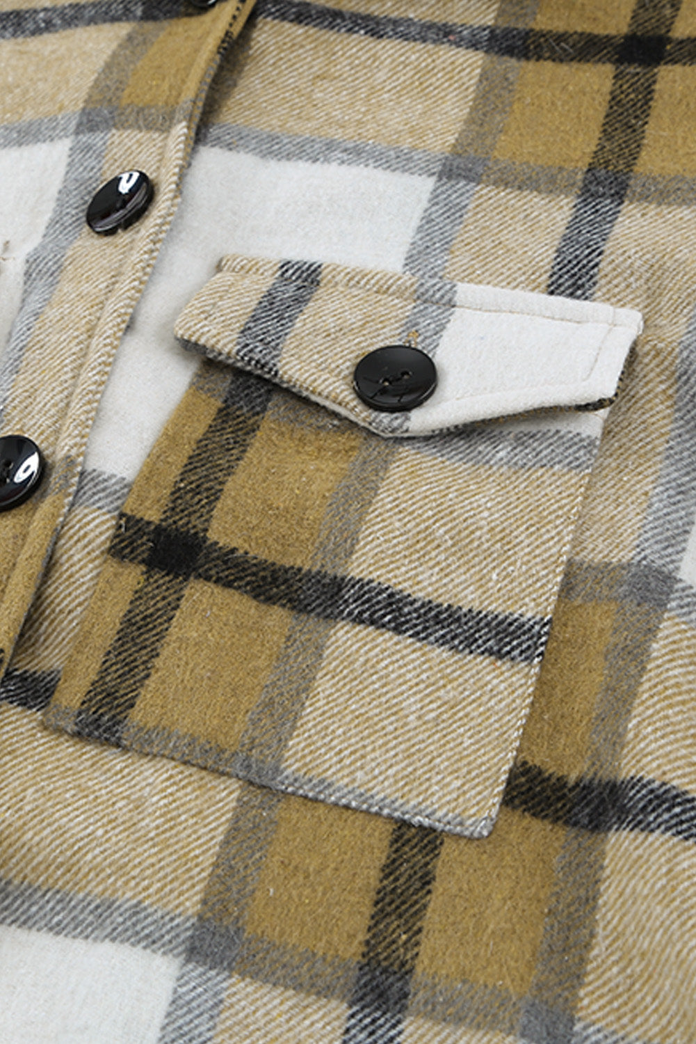 Khaki plaid coat with shirt collar and button closure, featuring two breast pockets and a relaxed fit.