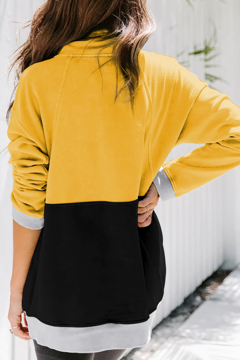 A stylish pink zipped colorblock sweatshirt with pockets, featuring a turn-down collar and a fashionable design, perfect for women.