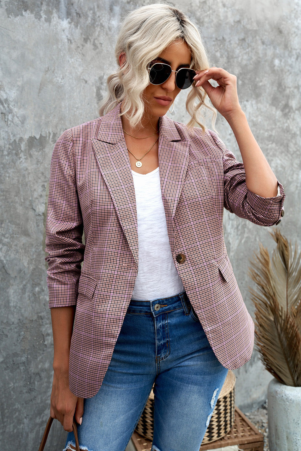 A stylish plaid print lapel collar buttoned blazer, featuring a tailored fit and two functional flap pockets, perfect for any occasion.