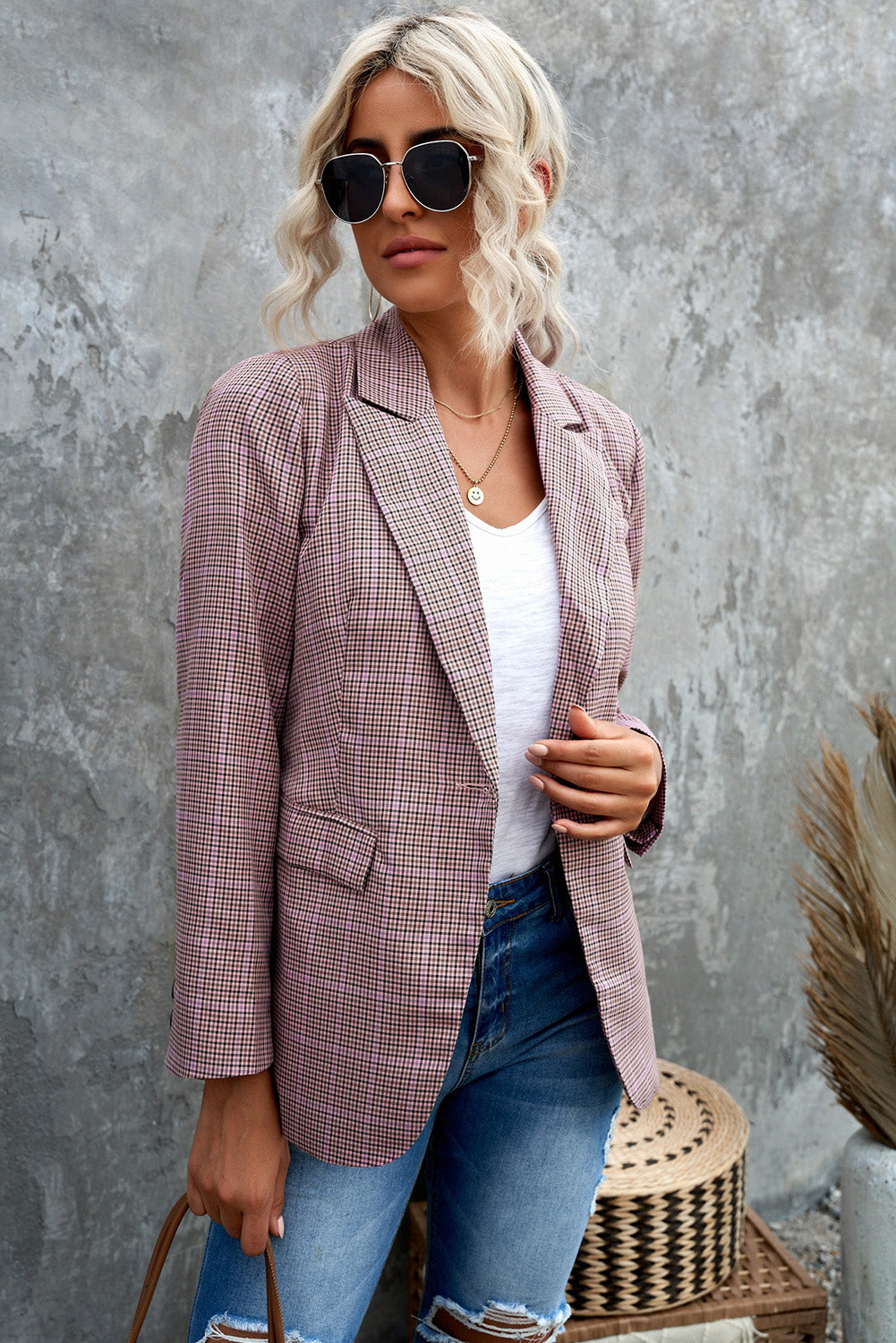 A stylish plaid print lapel collar buttoned blazer, featuring a tailored fit and two functional flap pockets, perfect for any occasion.