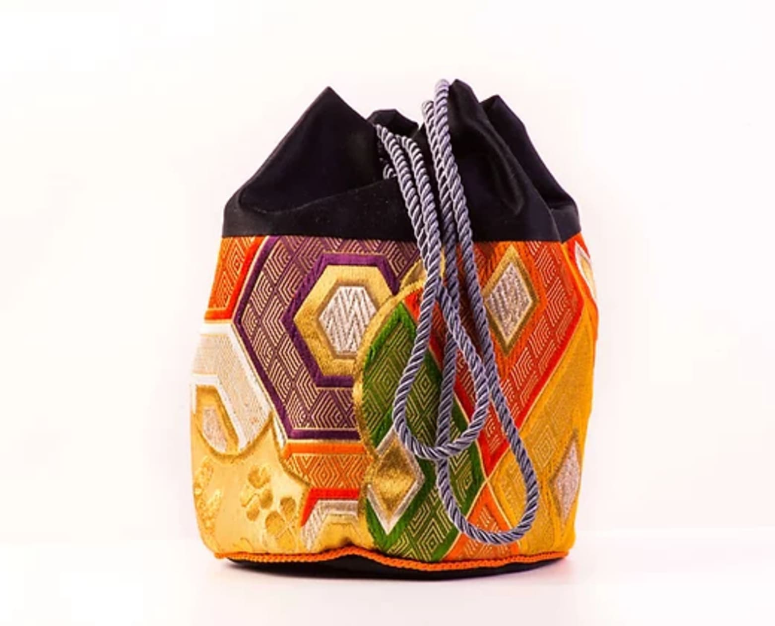 Pochon Kyoto handbag made from embroidered silk obi, showcasing intricate designs and a versatile style.