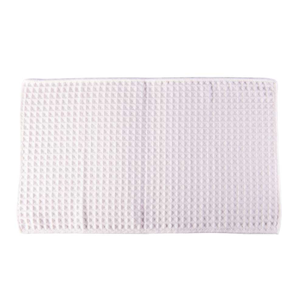 Soft and gentle shave towel designed for optimal skin preparation before shaving, featuring a warm and inviting texture.