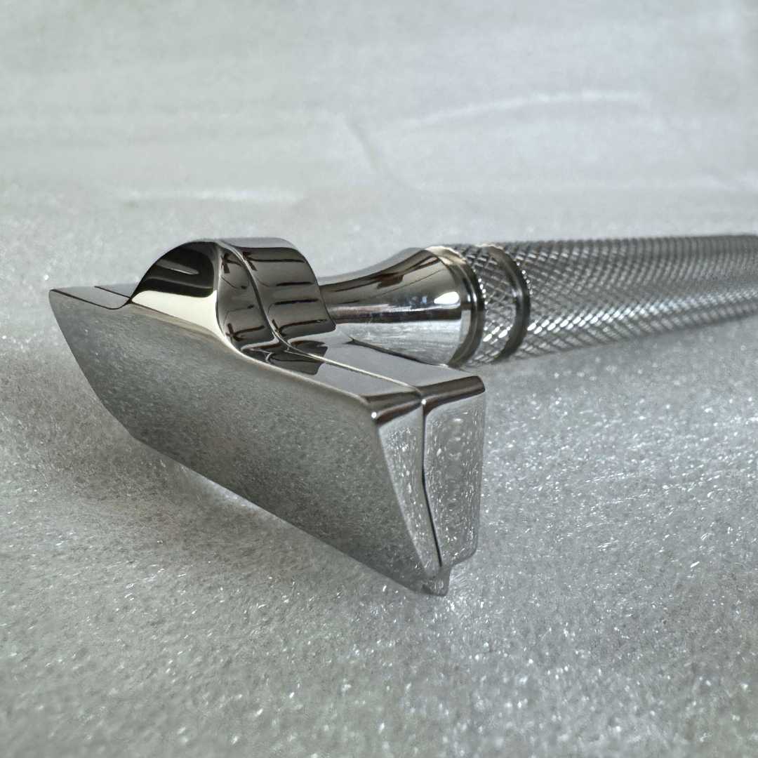 SteelMaster Razor by Shave Essentials, featuring a sleek design with a knurled handle made from durable 316 stainless steel.