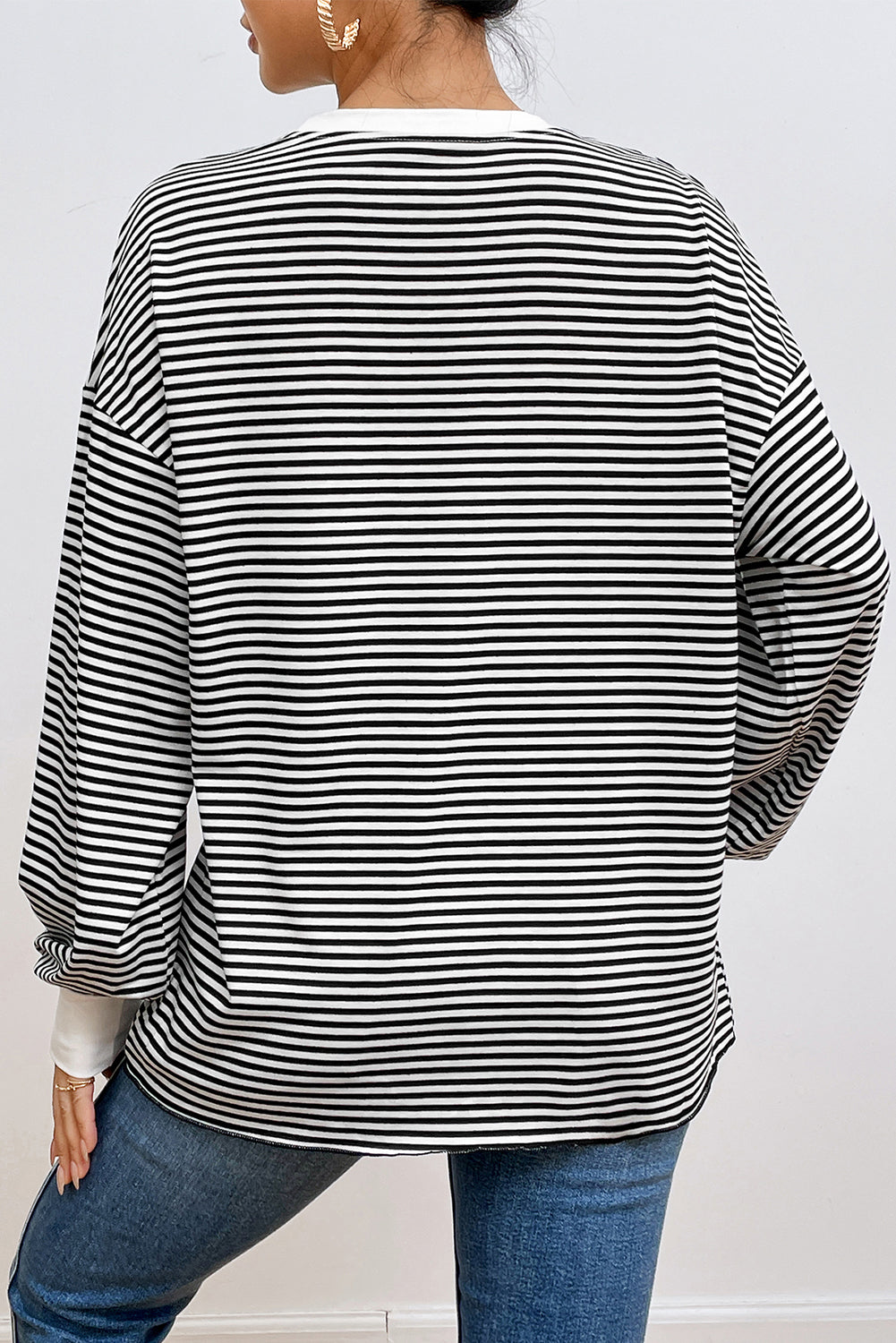 A stylish striped print drop shoulder loose sweatshirt, perfect for casual wear in cooler seasons, featuring long sleeves and a relaxed fit.