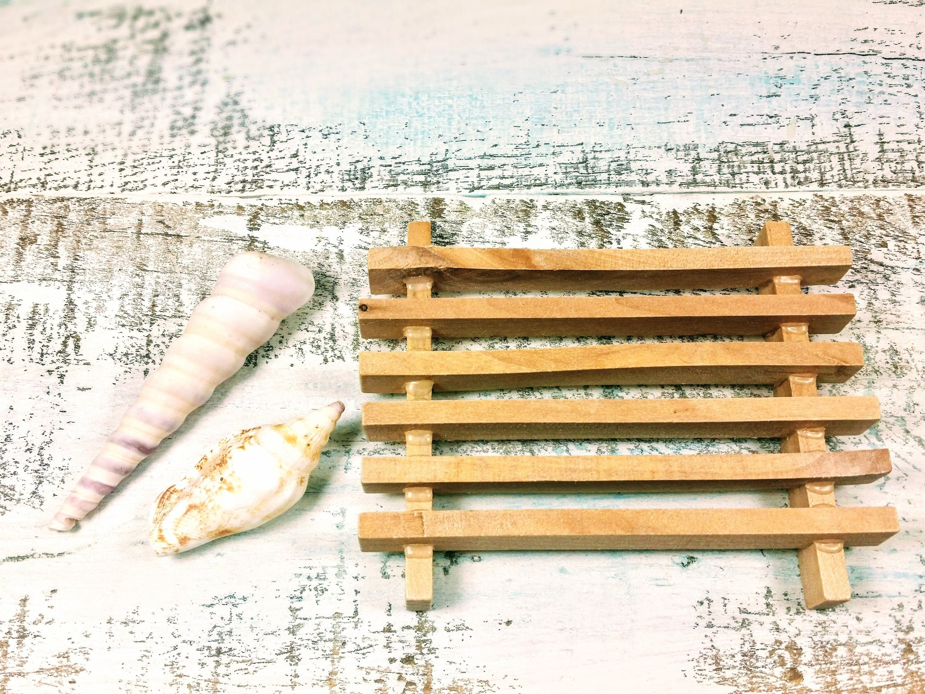 A stylish wooden soap dish designed for drying handmade soaps, featuring a natural wood finish and compact dimensions.