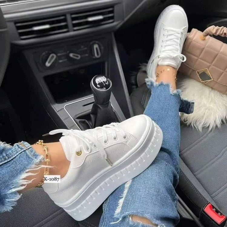 A pair of stylish flat women's sneakers in a casual platform design, showcasing a comfortable and trendy look suitable for everyday wear.