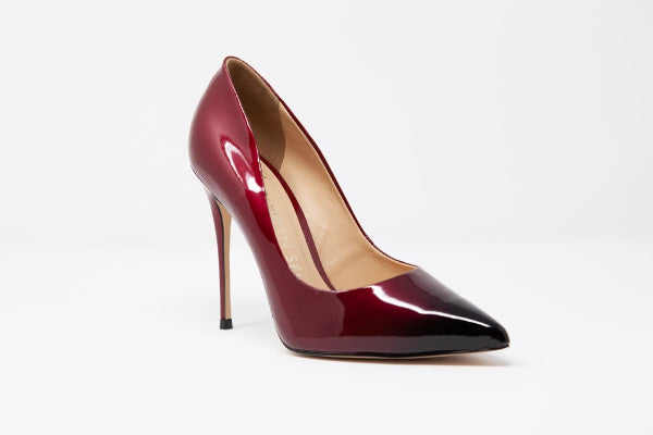 A pair of Edner's Classics pointed toe pumps featuring a glossy gradient effect, showcasing elegance and comfort for various occasions.