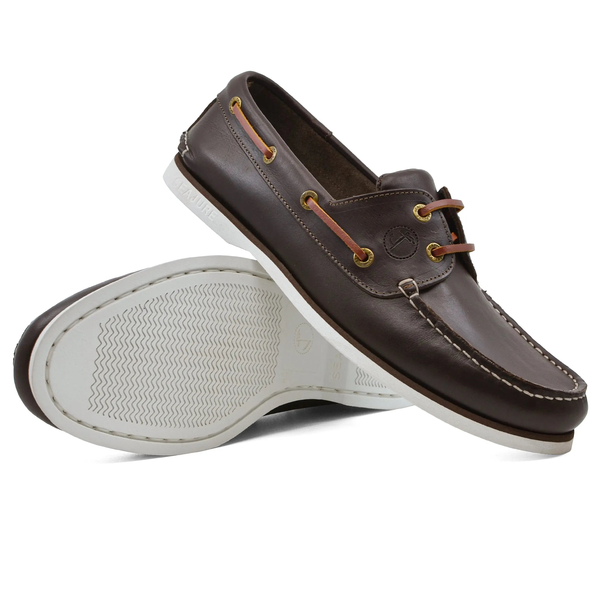 Seajure Men Boat Shoe Forvie in elegant leather, showcasing its classic nautical design and non-marking rubber sole.