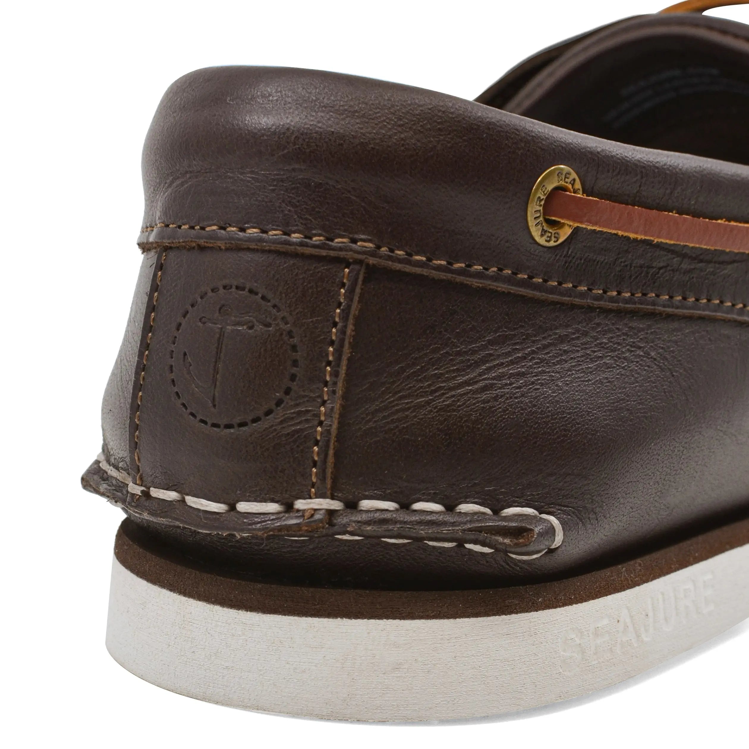 Seajure Men Boat Shoe Forvie in elegant leather, showcasing its classic nautical design and non-marking rubber sole.