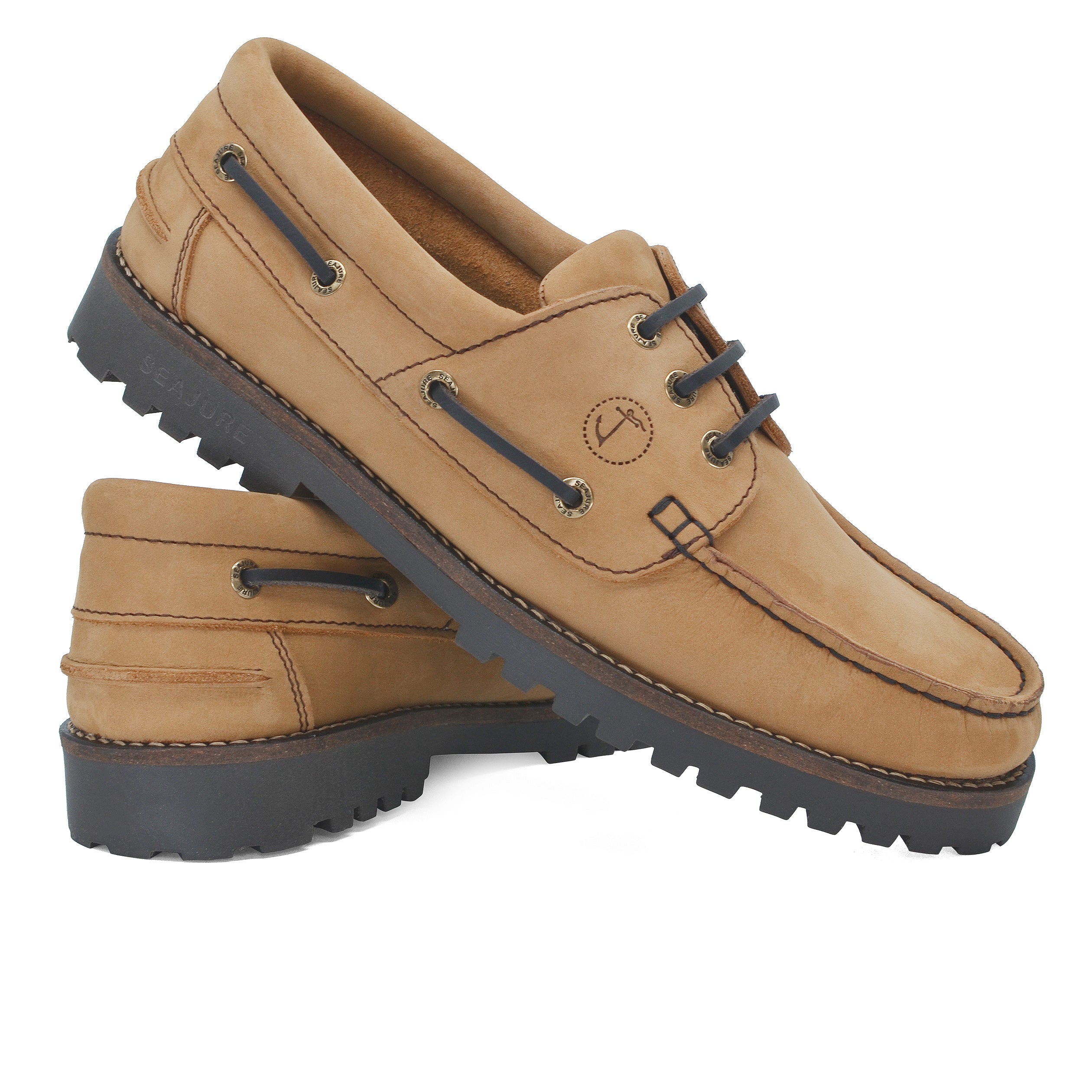 Seajure Lamu men boat shoe made of nubuck leather, featuring a comfortable insole and durable rubber sole, perfect for cold and humid days.