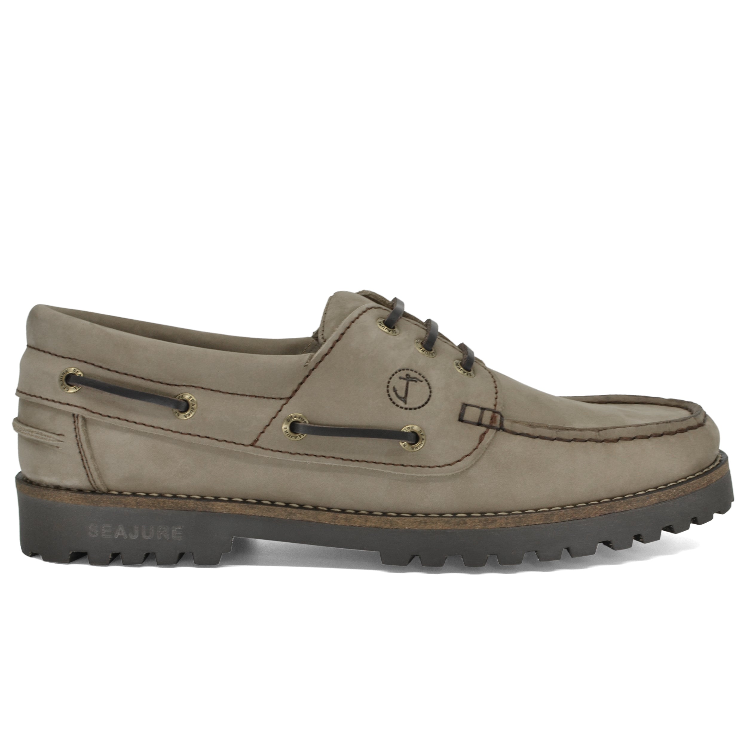 Seajure Mosteiros men's boat shoe made of nubuck leather, featuring a thermo-rubber outsole and engraved eyelets, perfect for cold weather.