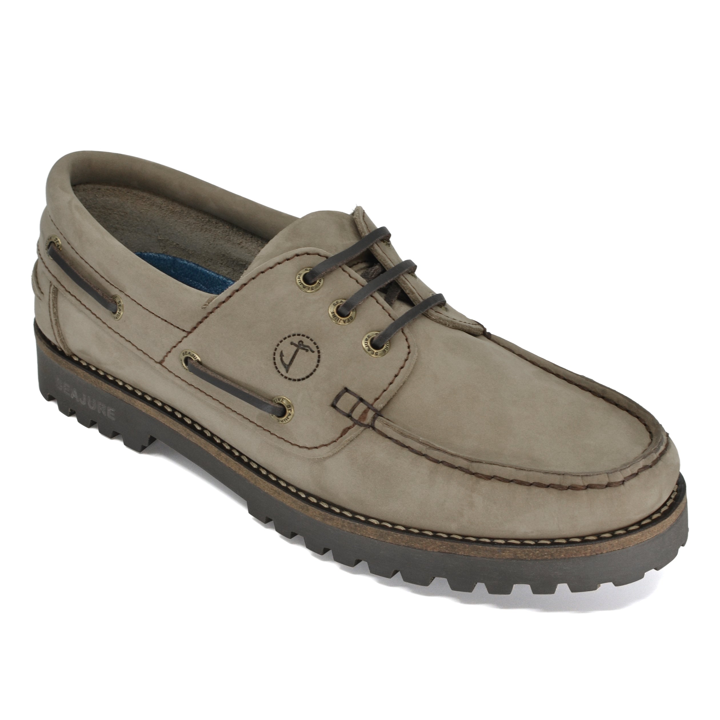 Seajure Mosteiros men's boat shoe made of nubuck leather, featuring a thermo-rubber outsole and engraved eyelets, perfect for cold weather.