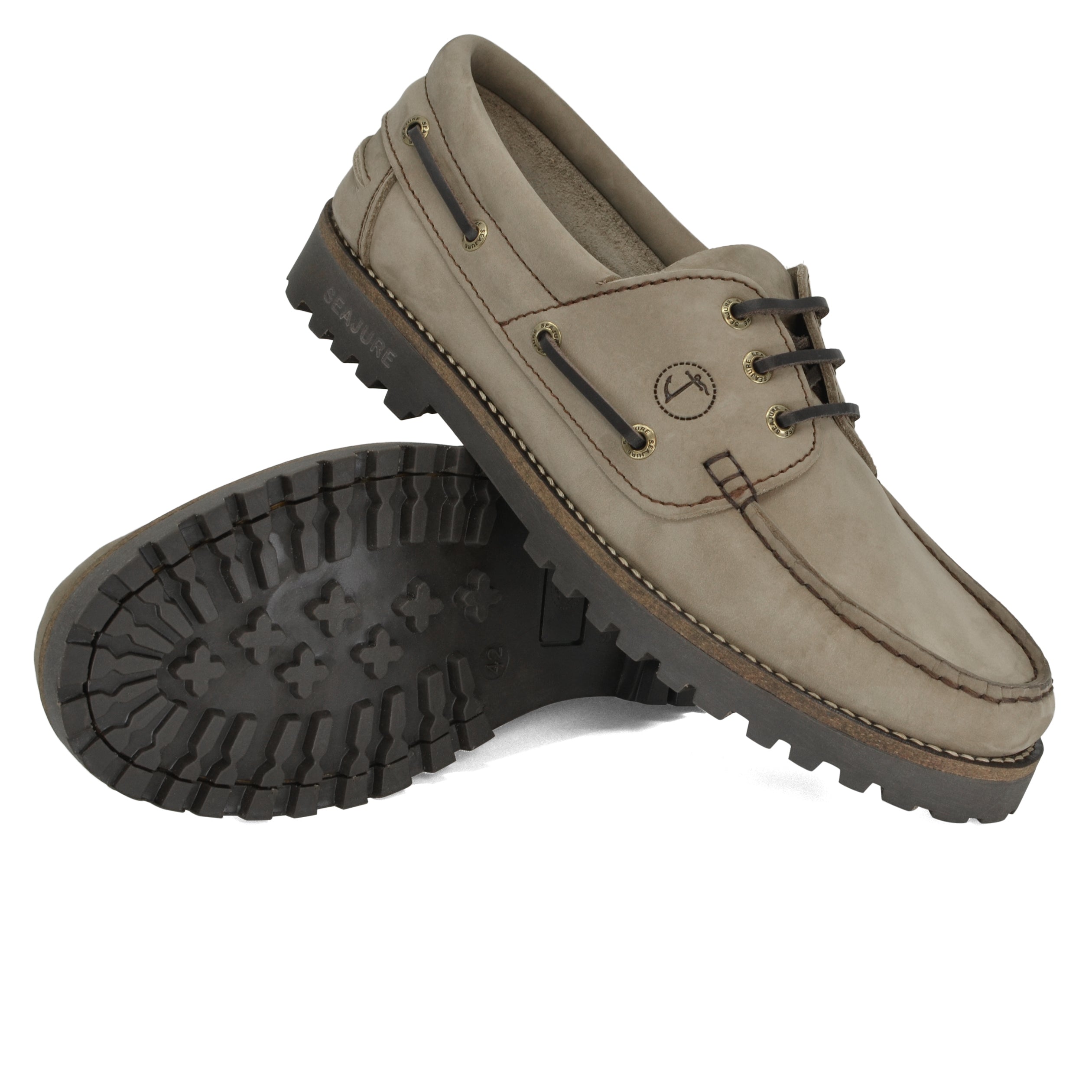 Seajure Mosteiros men's boat shoe made of nubuck leather, featuring a thermo-rubber outsole and engraved eyelets, perfect for cold weather.