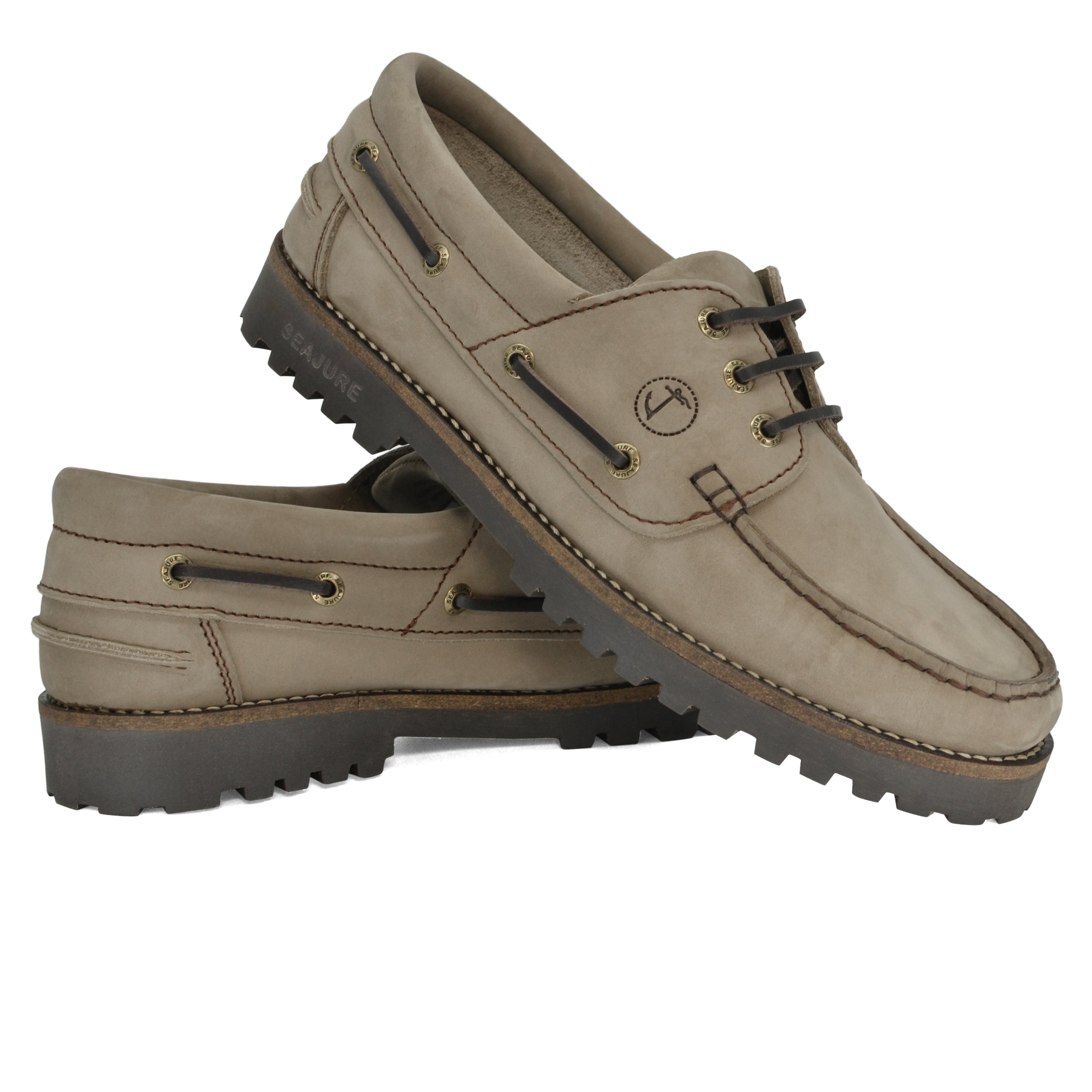 Seajure Mosteiros men's boat shoe made of nubuck leather, featuring a thermo-rubber outsole and engraved eyelets, perfect for cold weather.