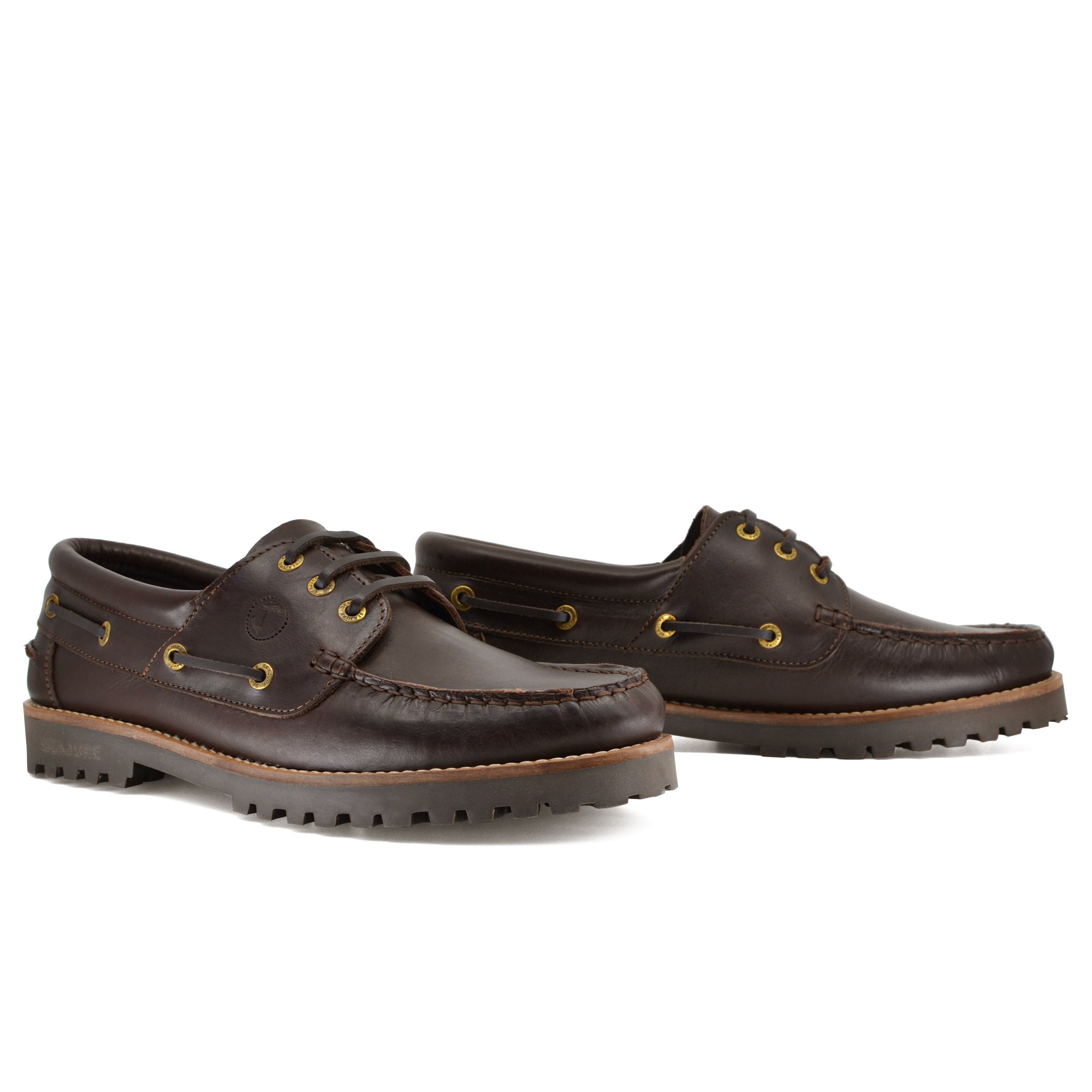 Seajure Reynisfjara men boat shoe in elegant leather, showcasing its classic design and durable rubber sole.