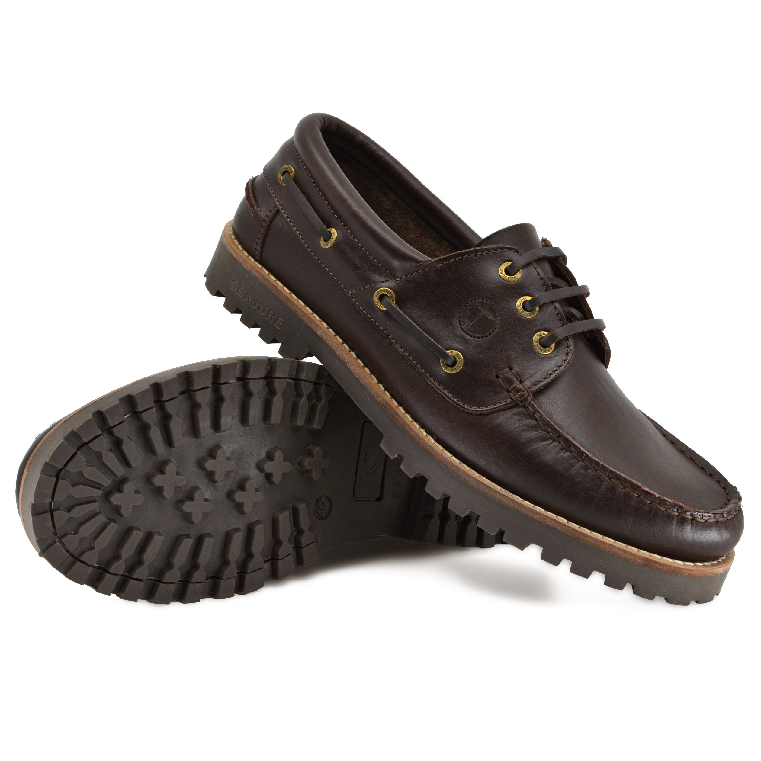 Seajure Reynisfjara men boat shoe in elegant leather, showcasing its classic design and durable rubber sole.