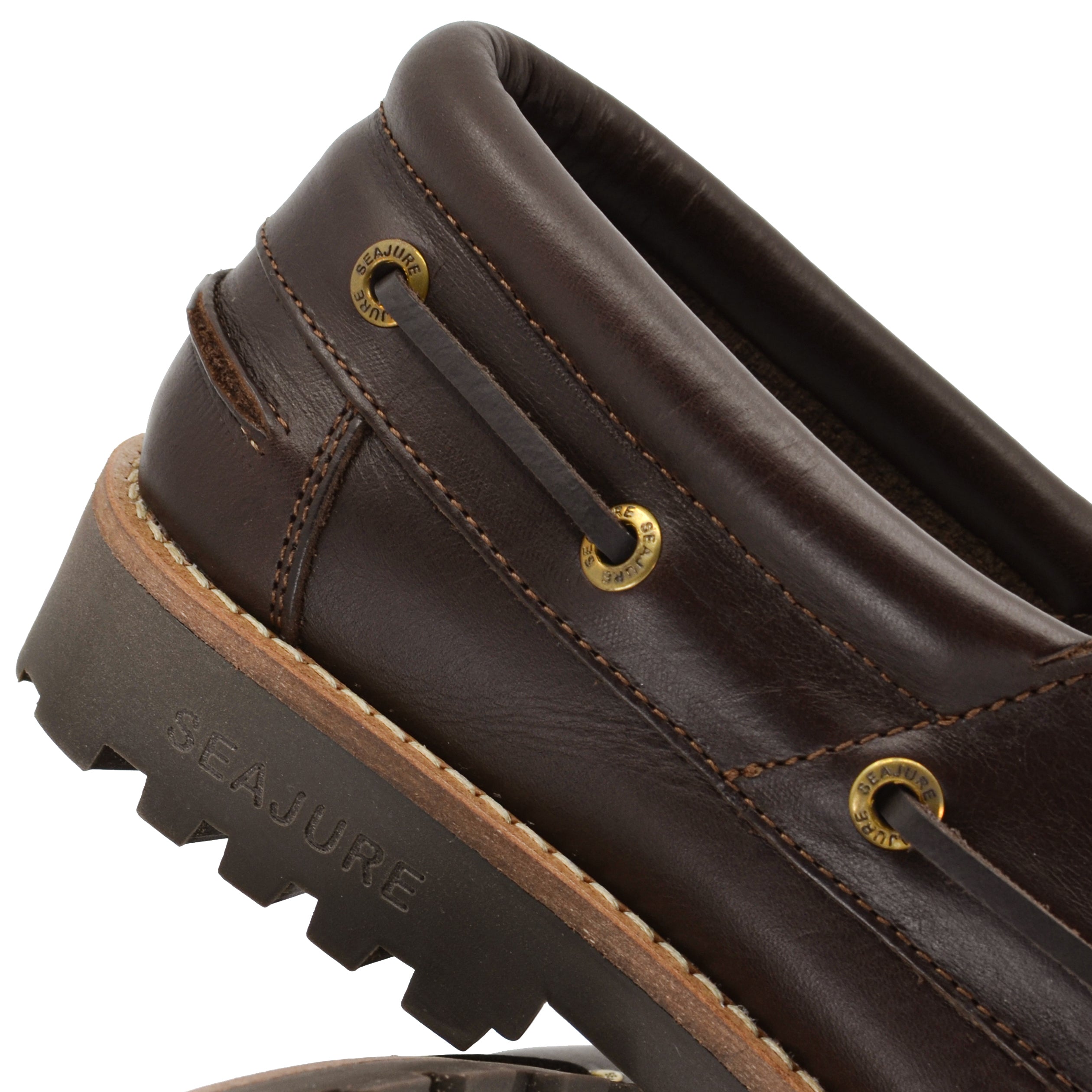 Seajure Reynisfjara men boat shoe in elegant leather, showcasing its classic design and durable rubber sole.