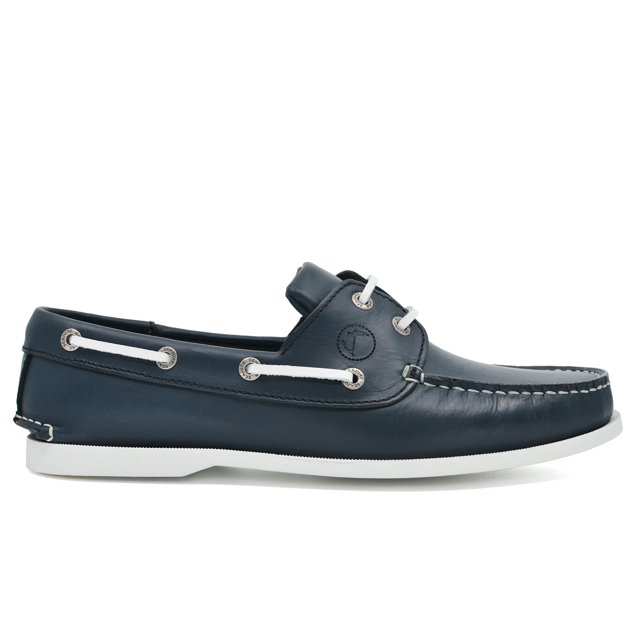 Seajure Watamu men boat shoe in high-quality leather with a natural rubber sole, showcasing its elegant nautical design.