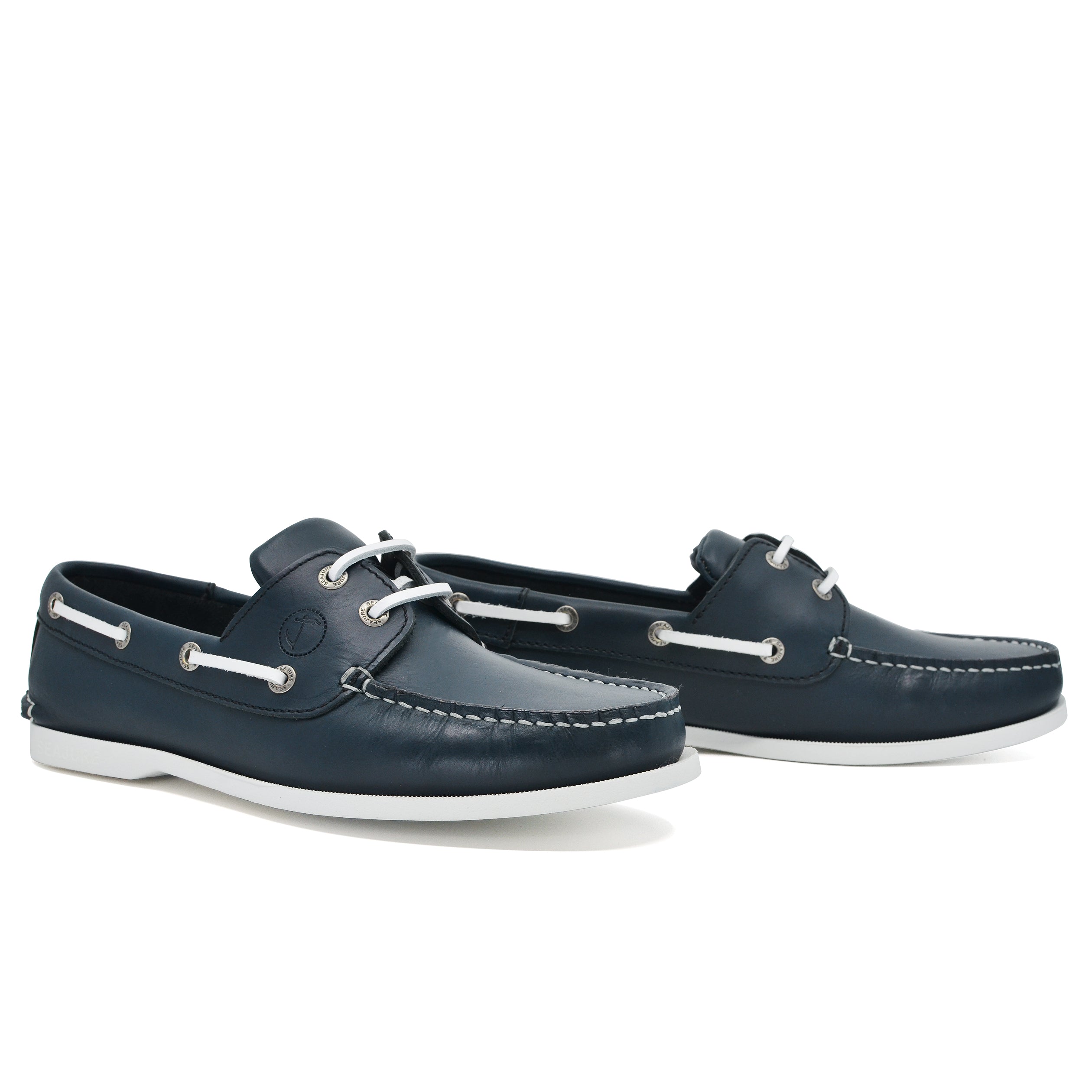 Seajure Watamu men boat shoe in high-quality leather with a natural rubber sole, showcasing its elegant nautical design.