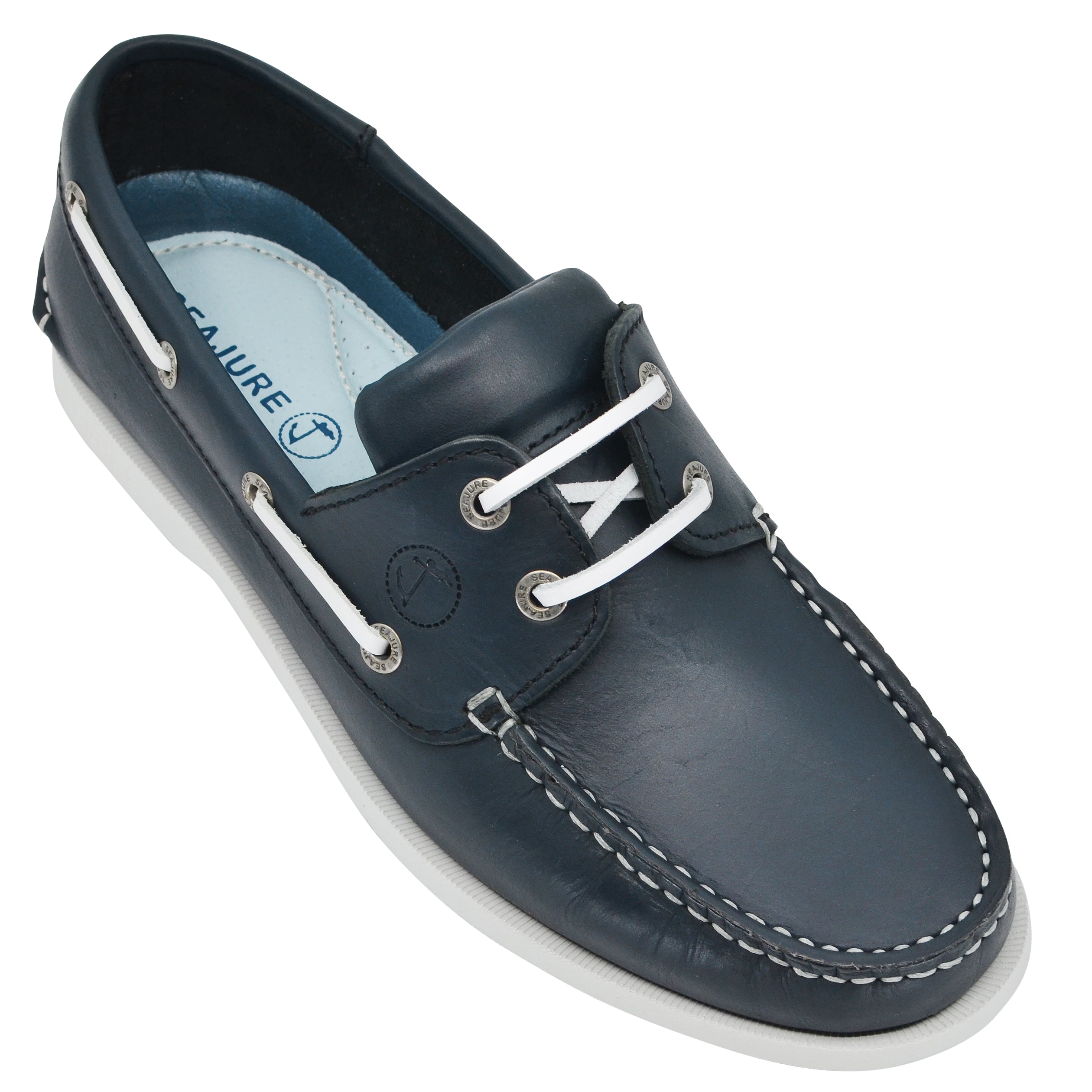 Seajure Watamu men boat shoe in high-quality leather with a natural rubber sole, showcasing its elegant nautical design.