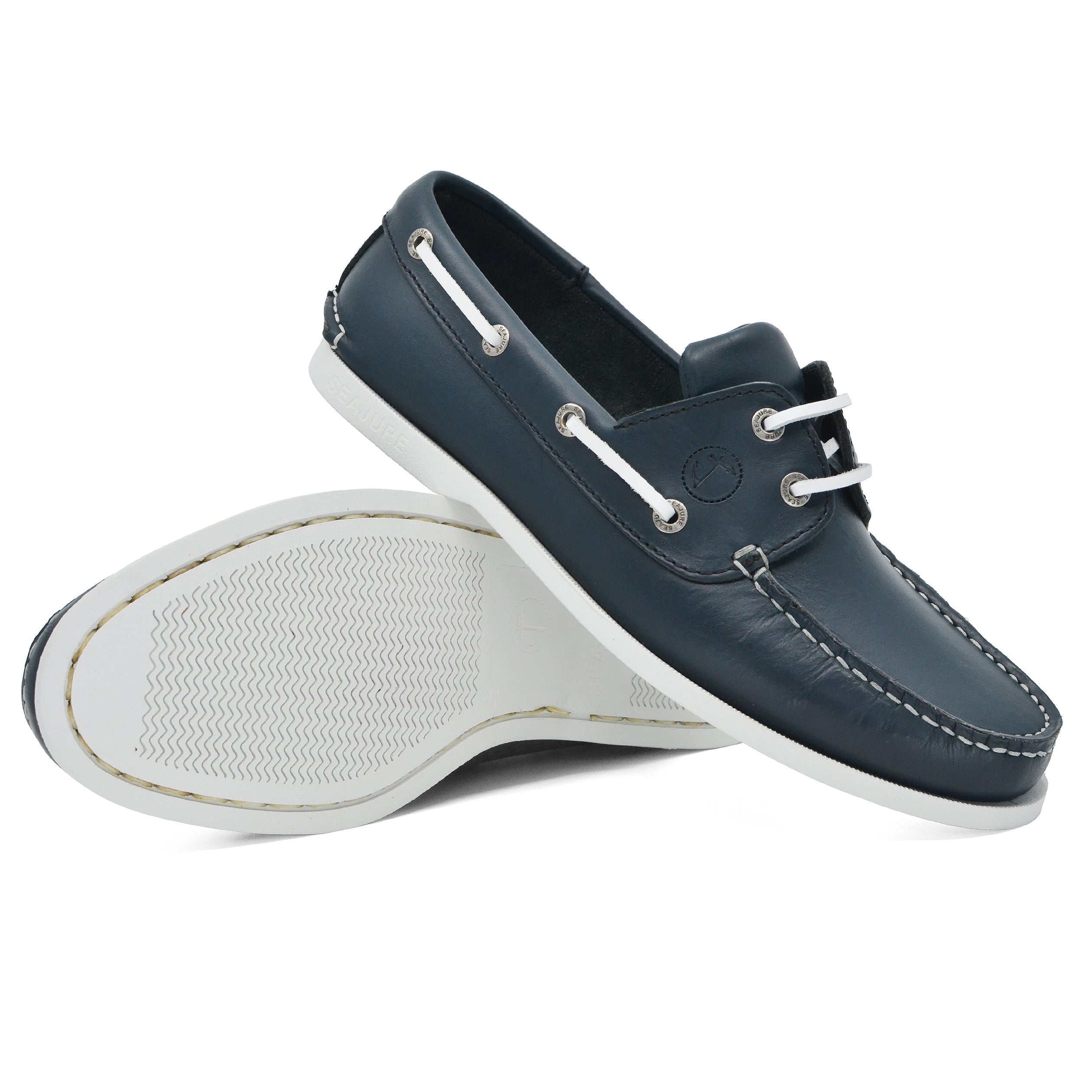 Seajure Watamu men boat shoe in high-quality leather with a natural rubber sole, showcasing its elegant nautical design.