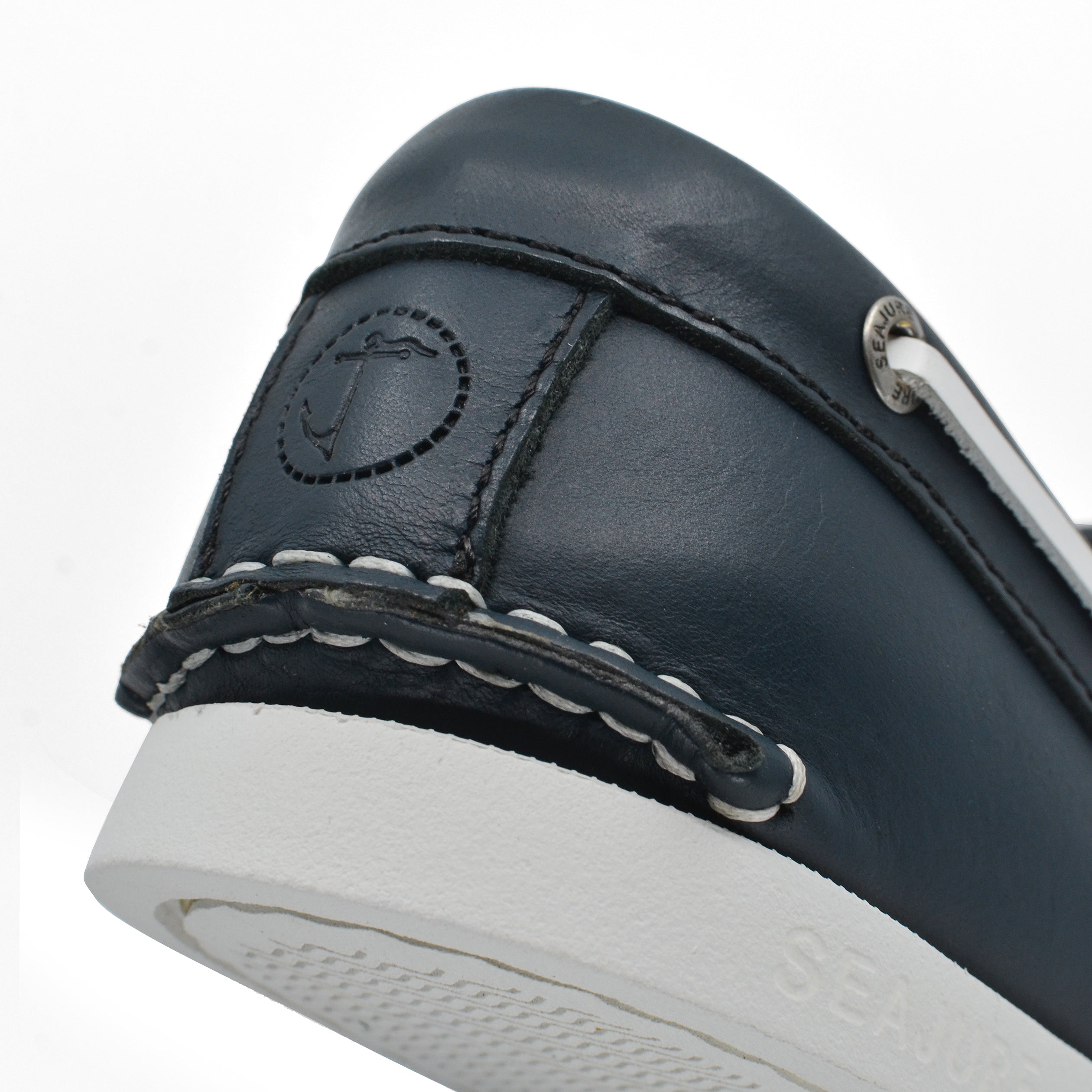 Seajure Watamu men boat shoe in high-quality leather with a natural rubber sole, showcasing its elegant nautical design.