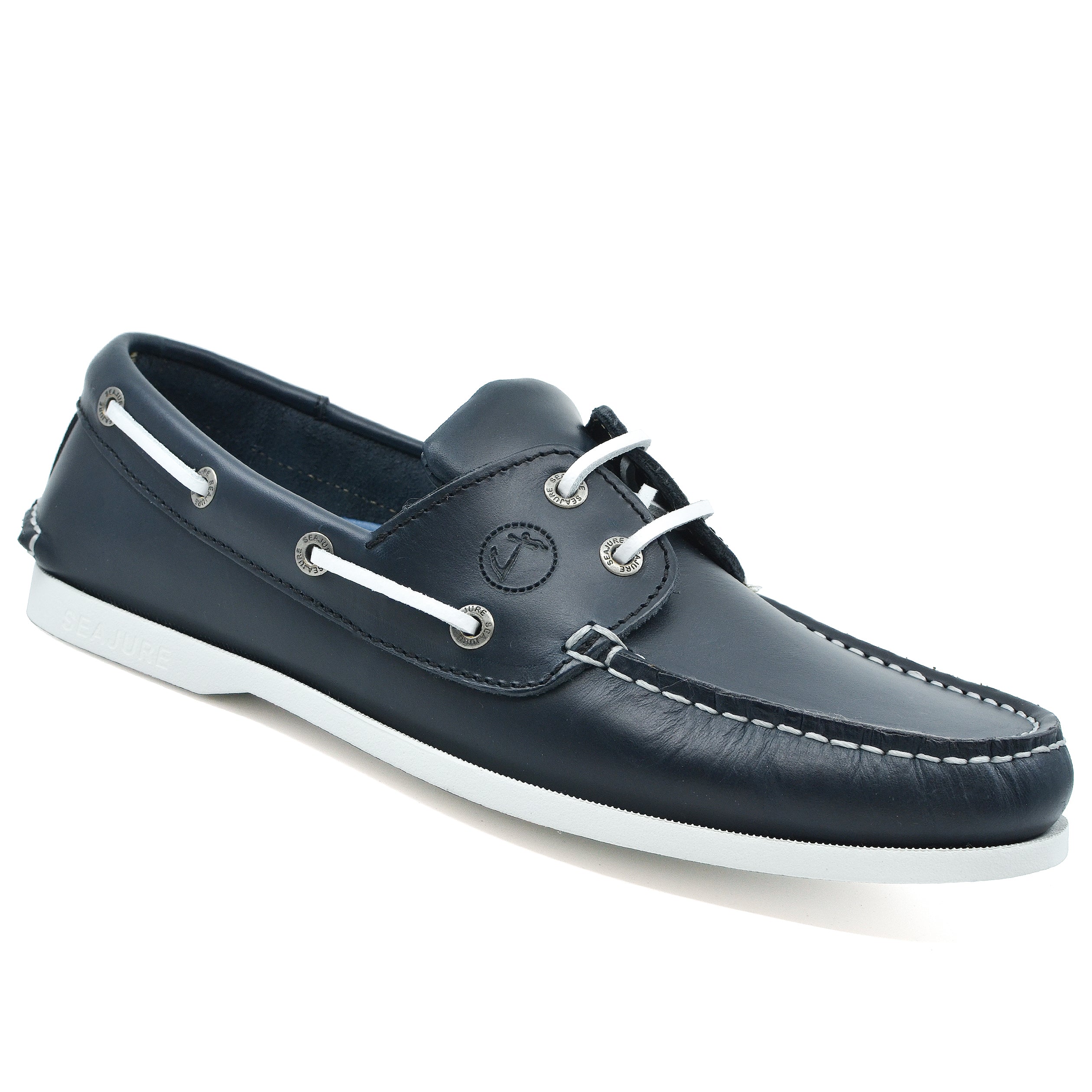 Seajure Watamu men boat shoe in high-quality leather with a natural rubber sole, showcasing its elegant nautical design.