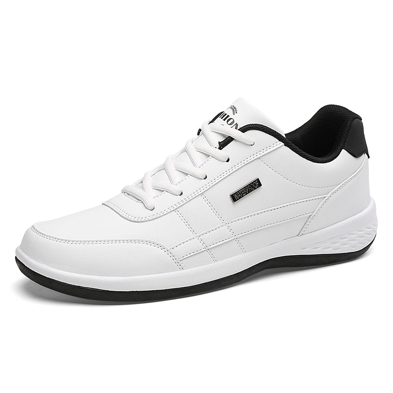 Men's casual breathable sneakers featuring a mesh upper and rubber sole, ideal for comfort and style.