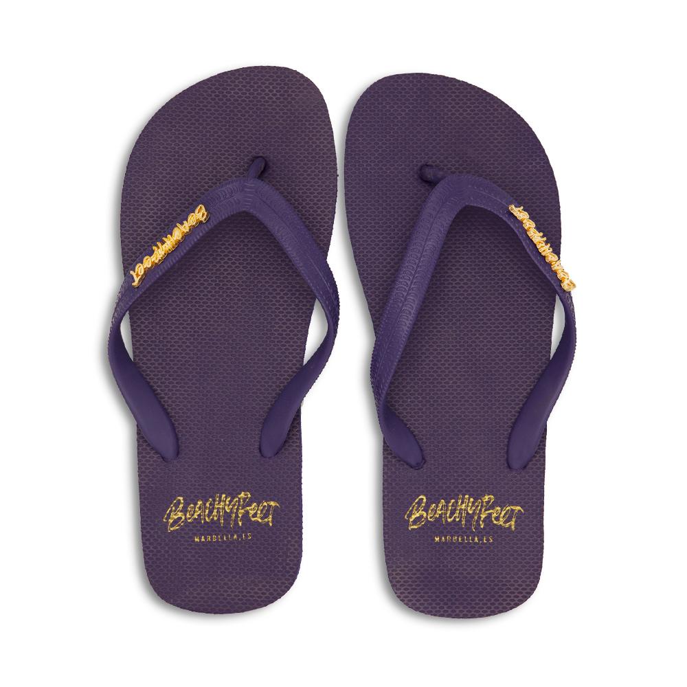 BeachyFeet® - Azul Marino flip flops featuring a deep navy blue color with a gold shimmer logo pin, designed for comfort and style.