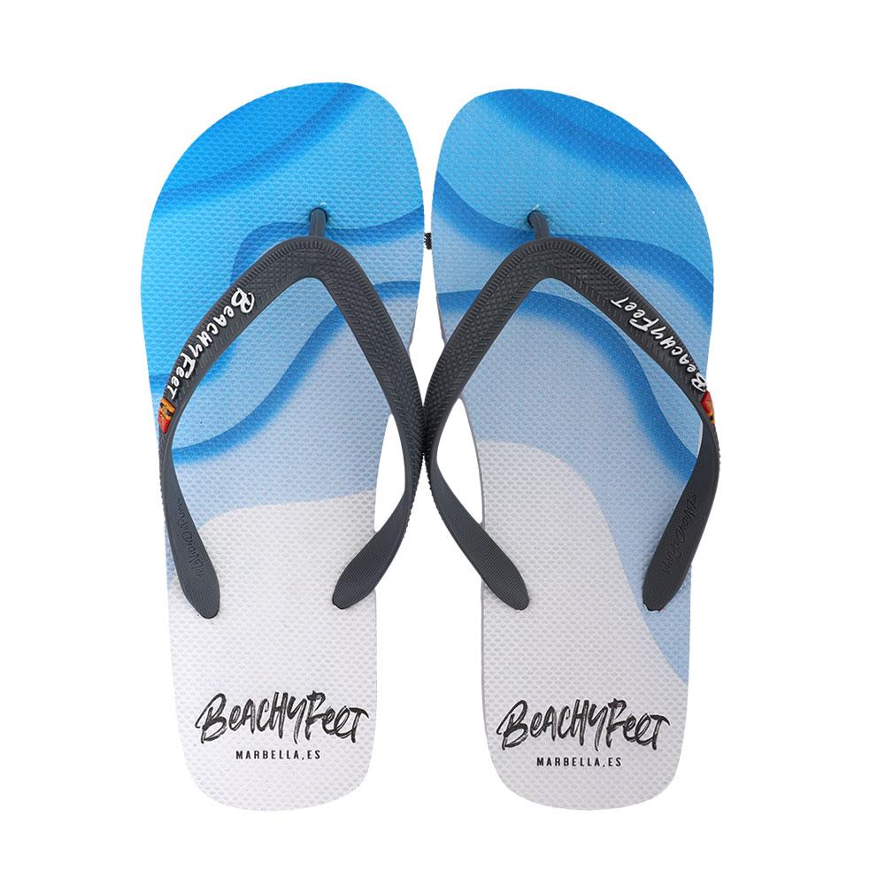 BeachyFeet® Waverider Blanco flip flops featuring a gold emblem, lightweight design, and textured footbed, perfect for summer wear.