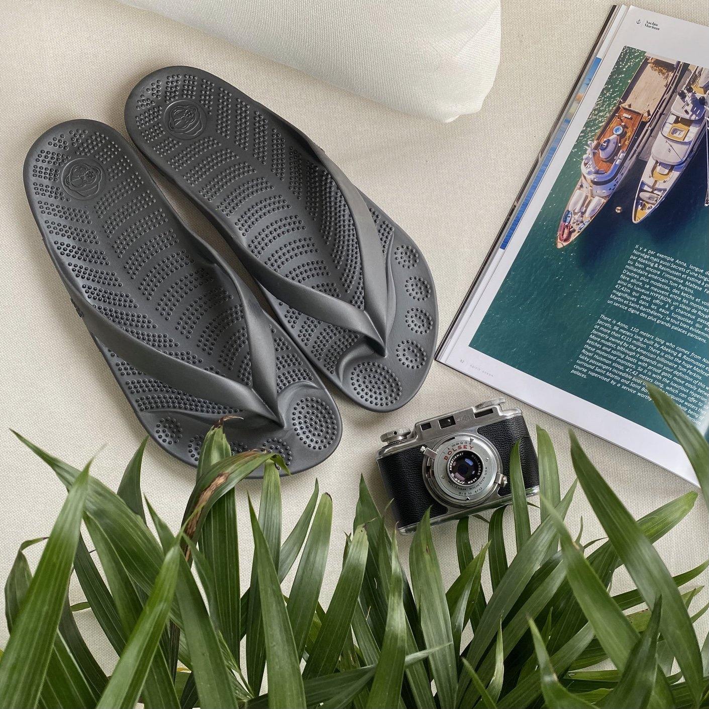 GUDO Night Platinum Flip-Flops showcasing a sleek minimalist design with a unique sole pattern.