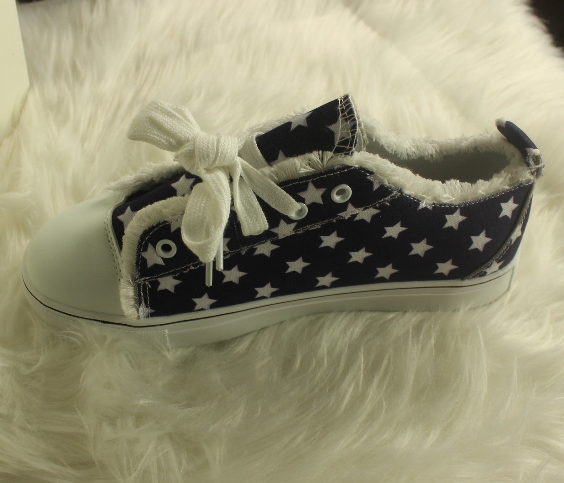 Round Toe Casual Shoes featuring a star striped design with lace-up closure, perfect for casual wear.