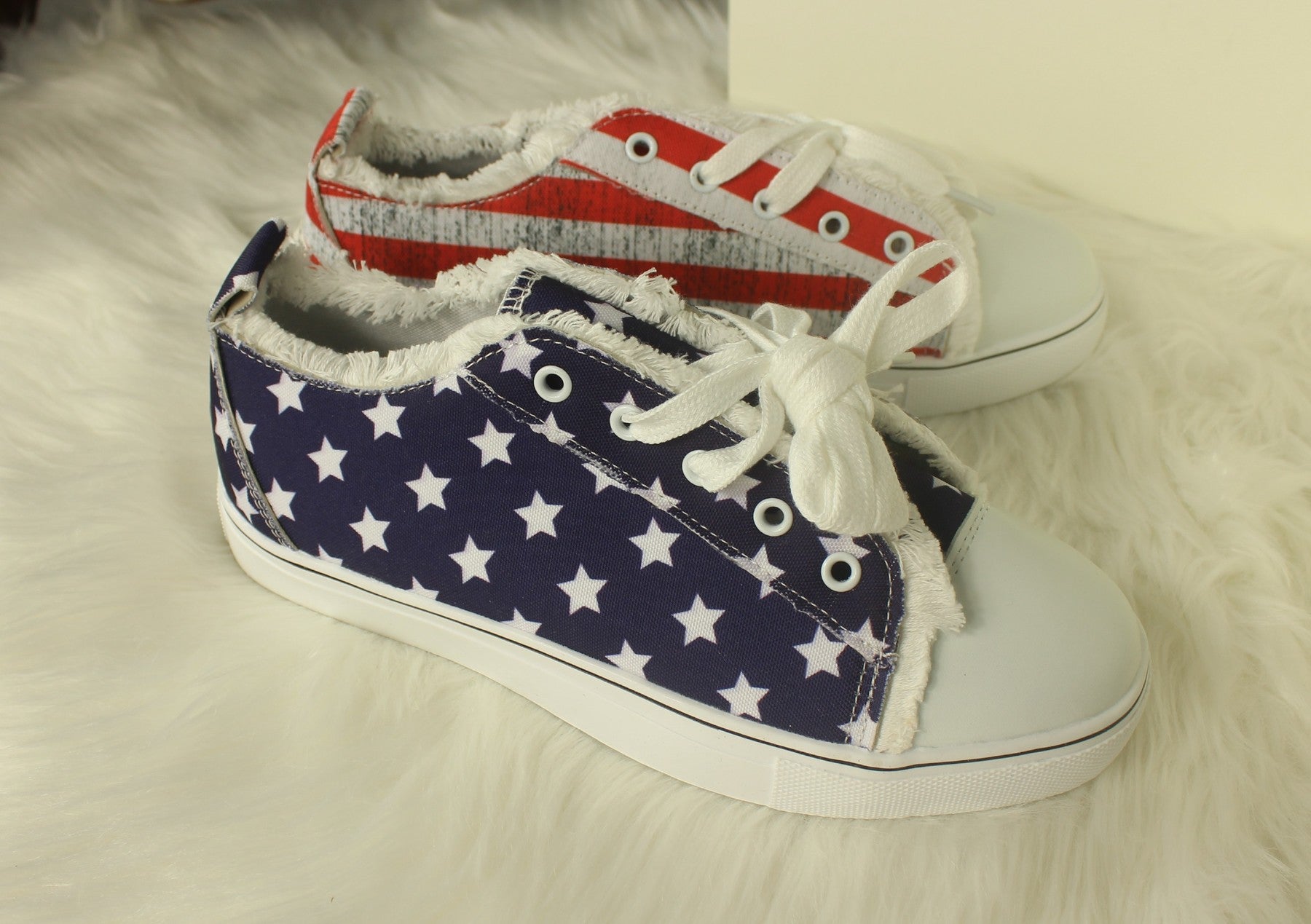 Round Toe Casual Shoes featuring a star striped design with lace-up closure, perfect for casual wear.