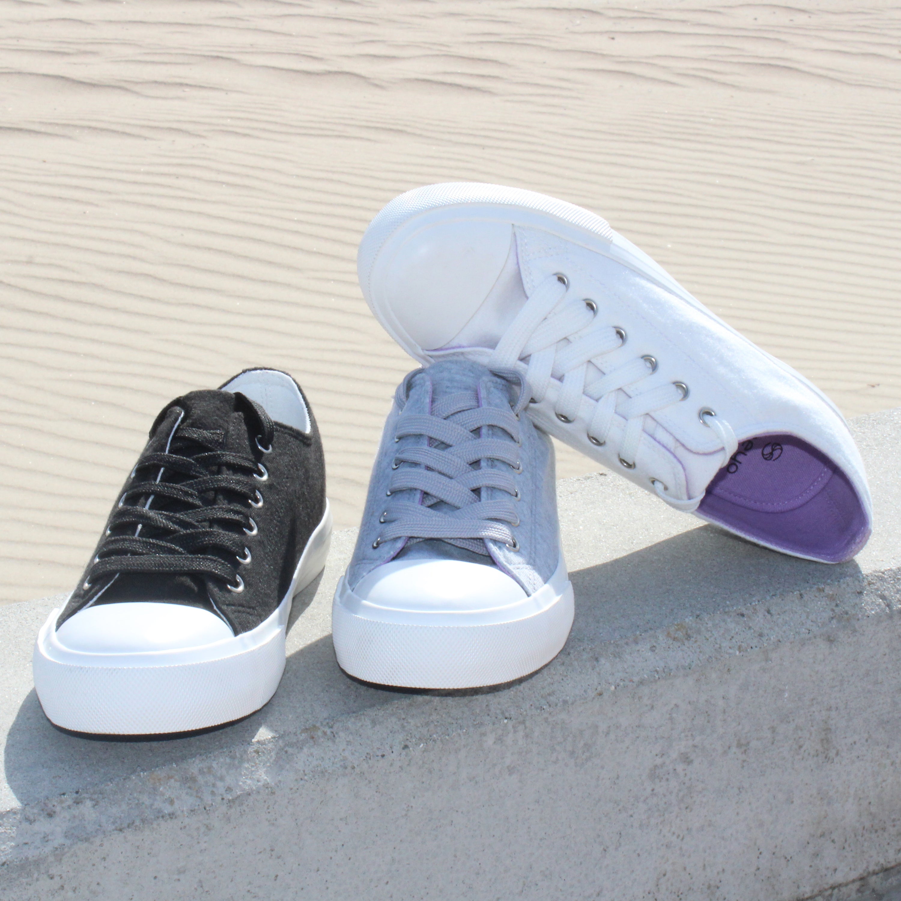 SOBEYO Women's Canvas Sneakers in lilac with lace-up closure and memory foam cushioning, showcasing a stylish low-top design.