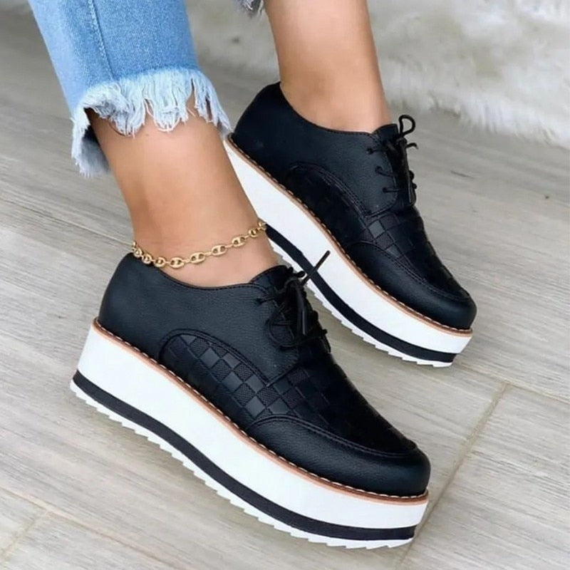 A pair of stylish Autumn Women's Vulcanized Shoes with a thick sole, perfect for tennis and casual wear, showcasing a modern design.