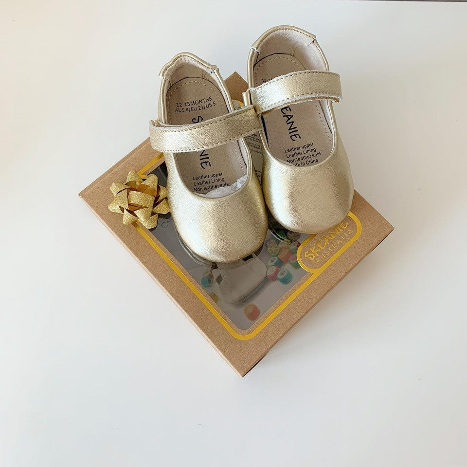 Bella Pre/First Walker Mary Jane Shoes in Metallic Gold, featuring soft leather, hook and loop closure, and a flexible sole for toddlers.