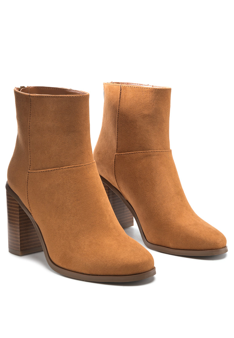 Stylish tan block heeled ankle boots with a back zipper and round toe design, featuring a sturdy stacked pattern block heel.