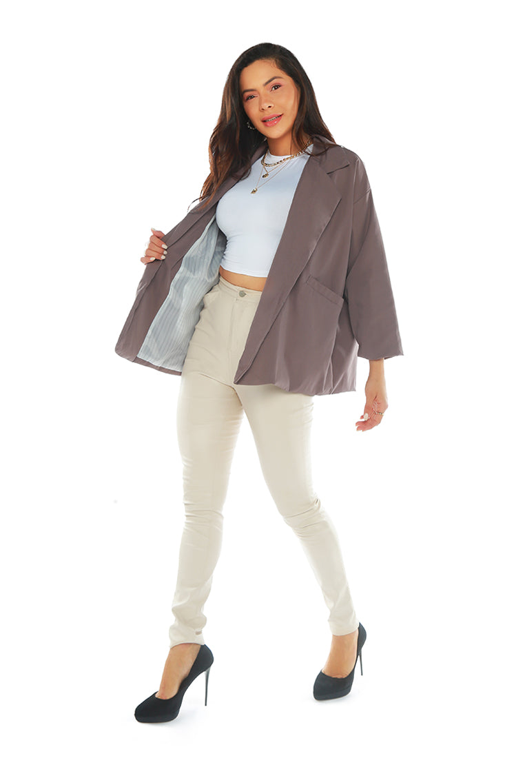 Casual oversized double-breasted jacket in soft fabric with two front pockets and full sleeves.