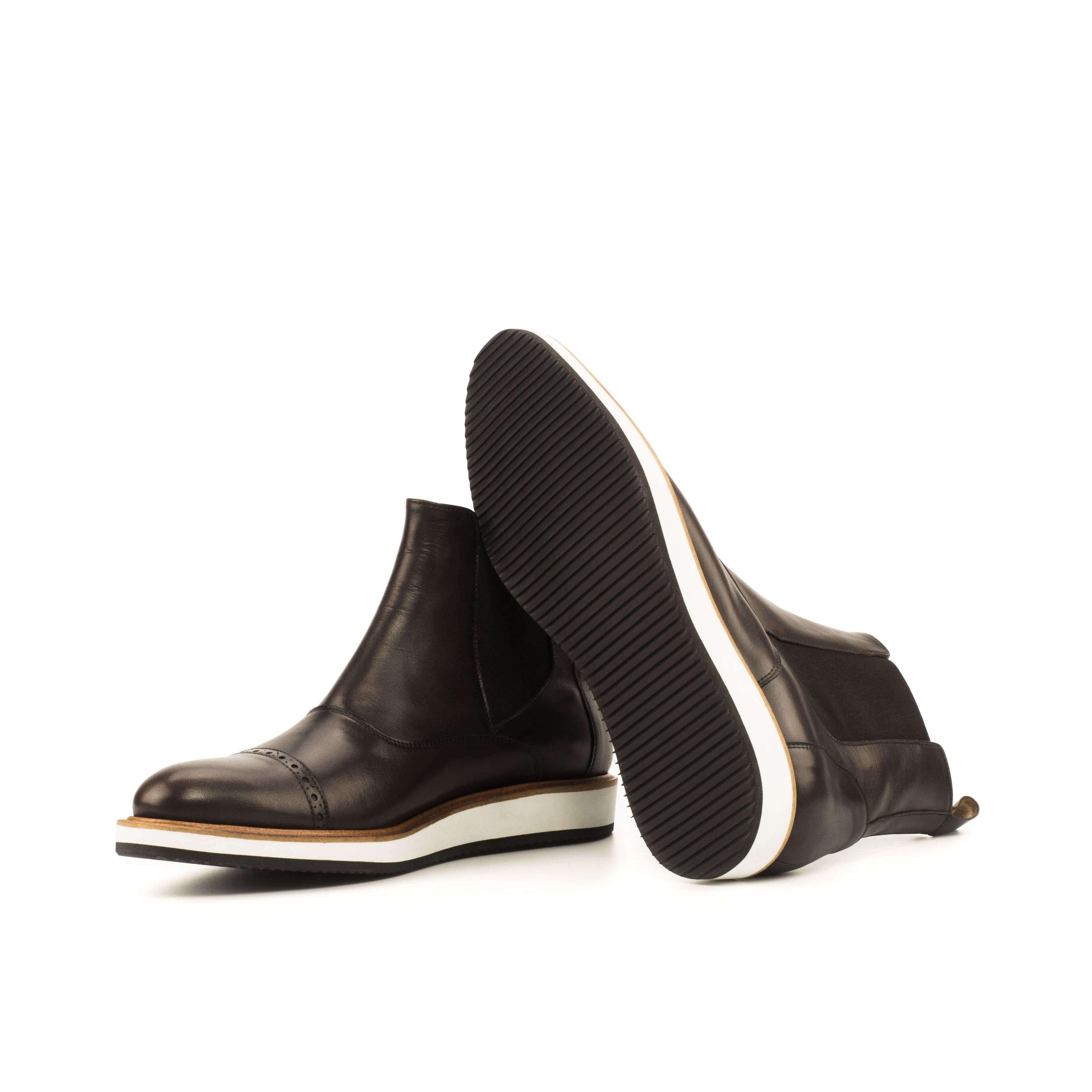 Choovio Chelsea Boots II in dark brown box calf leather with a rounded toe and jogging sole, showcasing elegant craftsmanship.