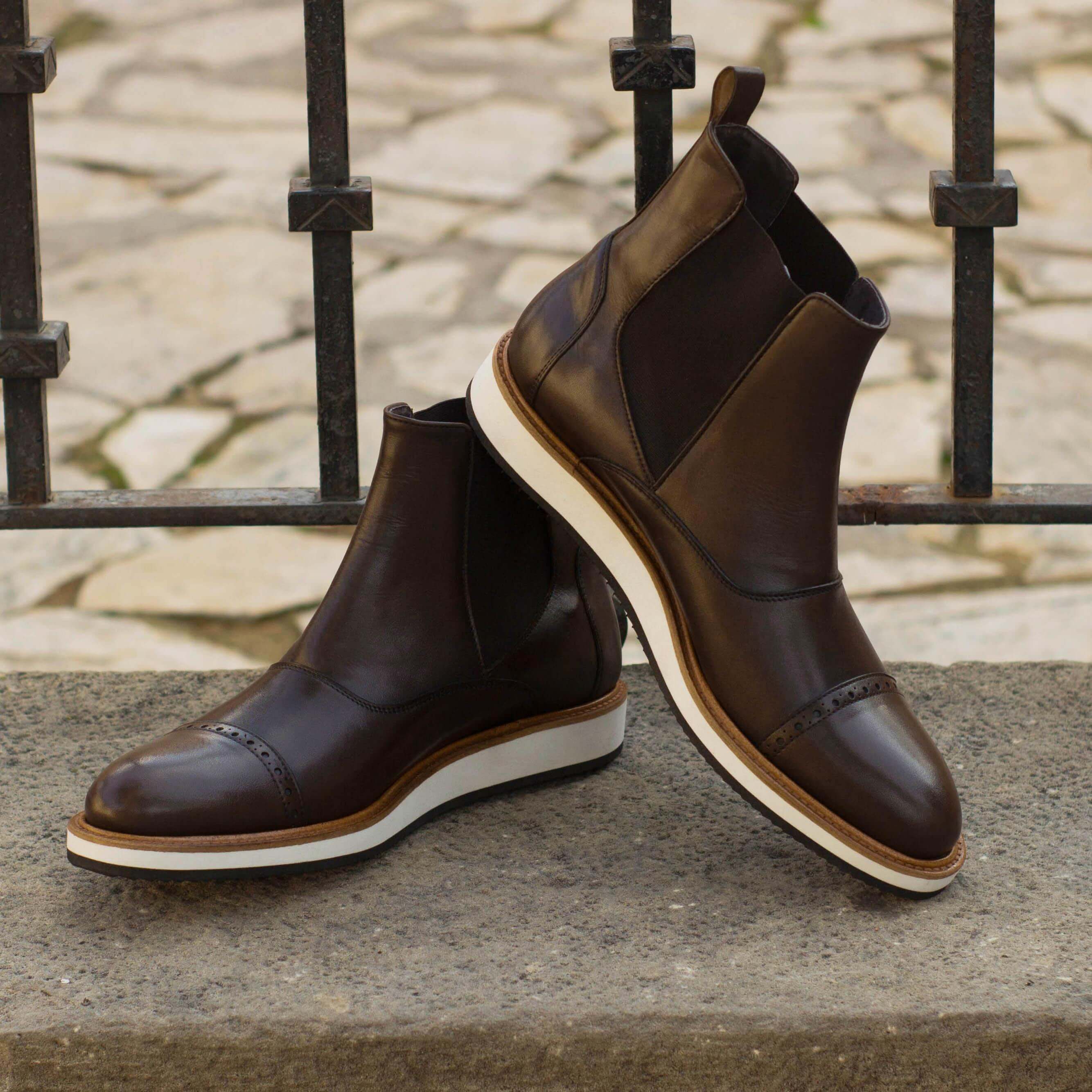 Choovio Chelsea Boots II in dark brown box calf leather with a rounded toe and jogging sole, showcasing elegant craftsmanship.