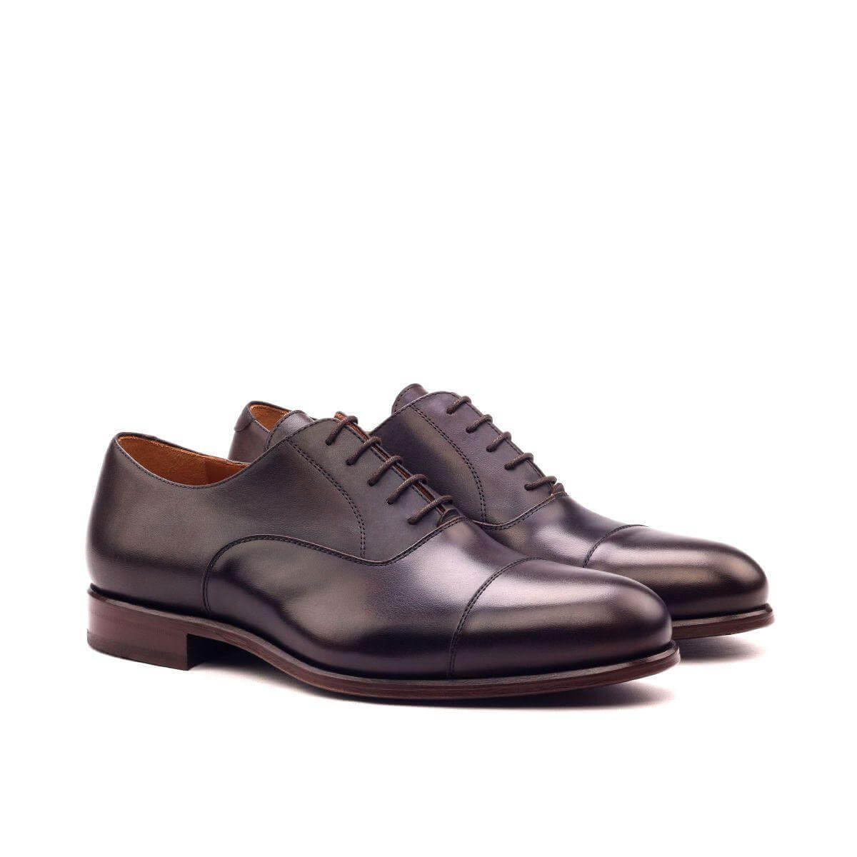 Classico Oxford Shoes II in dark brown calf leather with closed lacing style and tan leather lining, showcasing elegant craftsmanship.