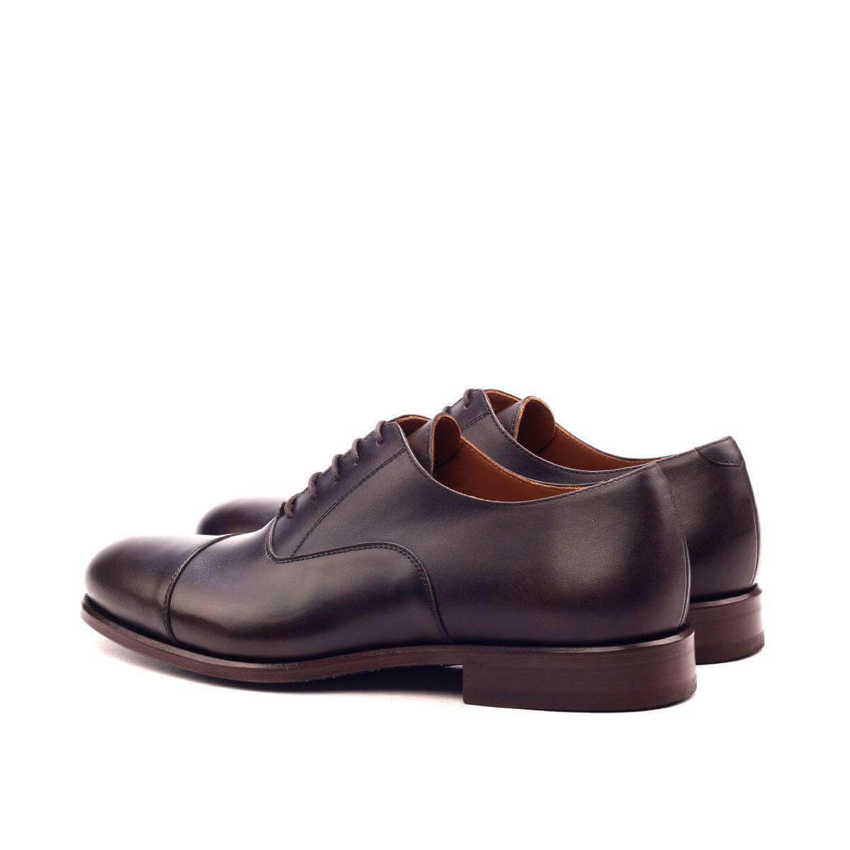 Classico Oxford Shoes II in dark brown calf leather with closed lacing style and tan leather lining, showcasing elegant craftsmanship.