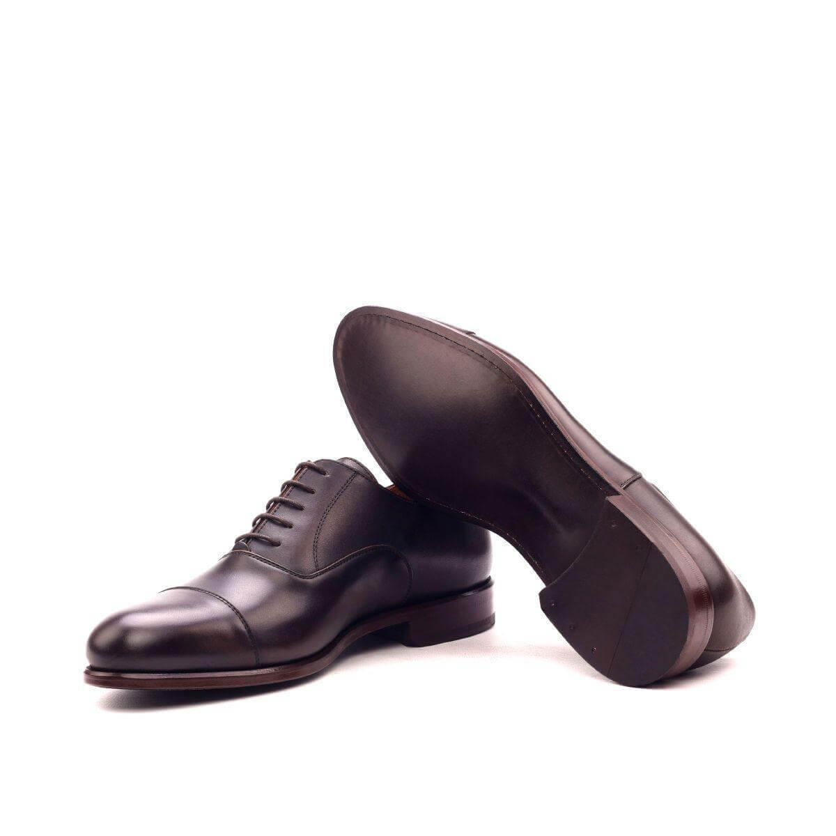 Classico Oxford Shoes II in dark brown calf leather with closed lacing style and tan leather lining, showcasing elegant craftsmanship.