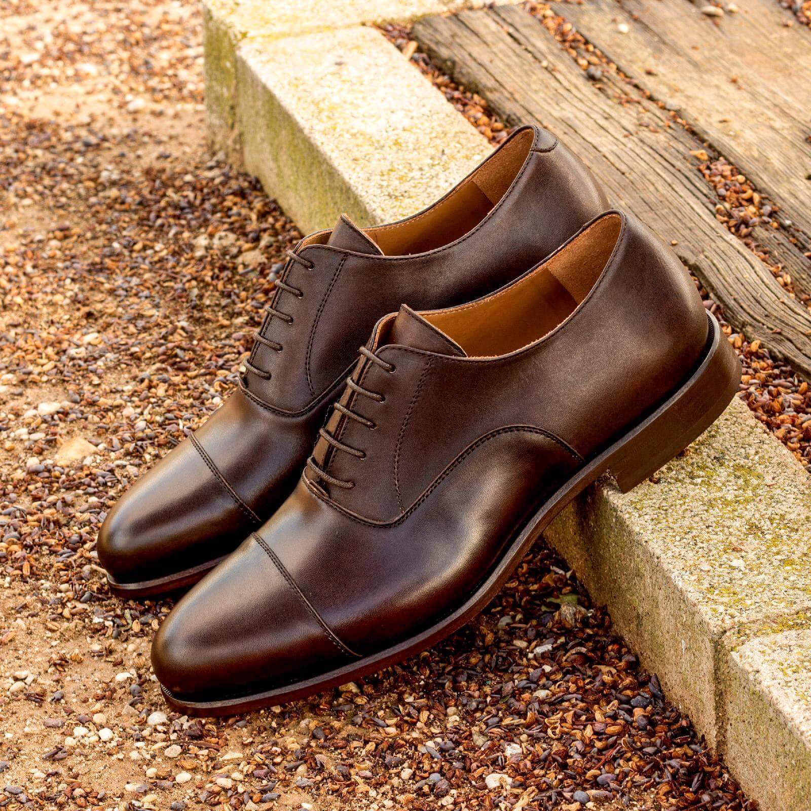 Classico Oxford Shoes II in dark brown calf leather with closed lacing style and tan leather lining, showcasing elegant craftsmanship.