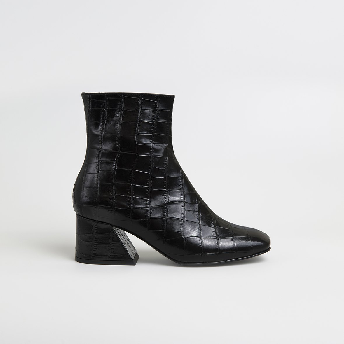 DORIC Black Leather Square Toe Boots featuring crocodile print, elegant design, and cushioned insole, handcrafted in Portugal.