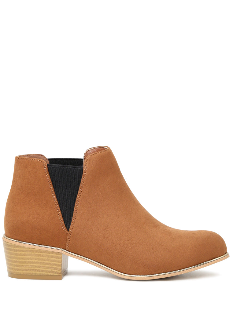 A pair of stylish Emmy Chelsea Boots featuring a block heel, round toe, and elasticated gussets, perfect for casual or dressy outfits.