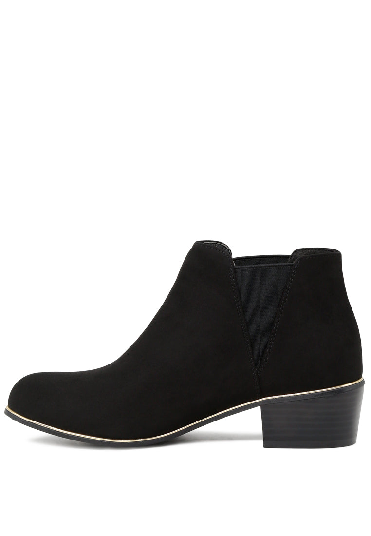 A pair of stylish Emmy Chelsea Boots featuring a block heel, round toe, and elasticated gussets, perfect for casual or dressy outfits.